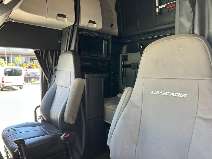 2021 Freightliner Cascadia 126 WHITE