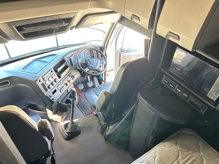 2021 Freightliner Cascadia 126 WHITE