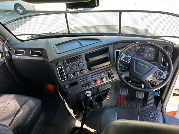 2021 Freightliner Cascadia 126 WHITE