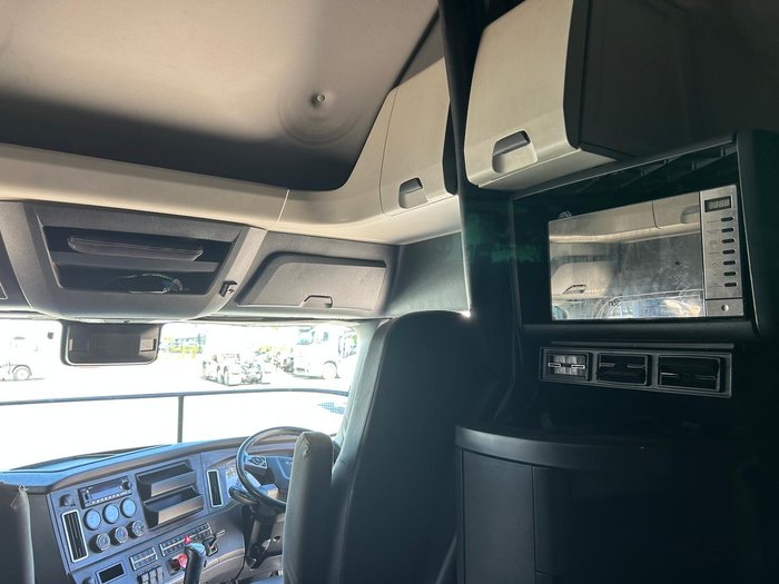 2021 Freightliner Cascadia 126 WHITE