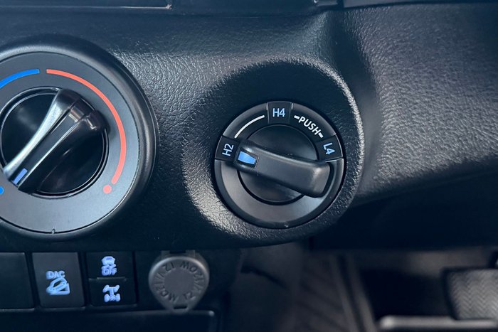 2020 Toyota Hilux SR