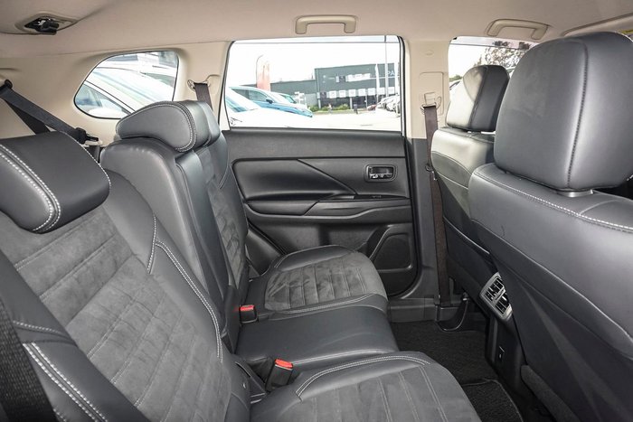 2021 Mitsubishi Outlander LS