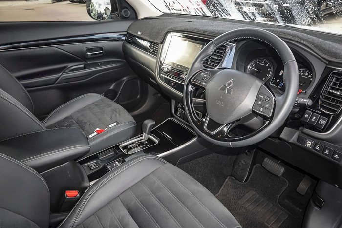 2021 Mitsubishi Outlander LS