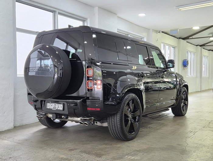 2025 Land Rover Defender 110 P525 V8
