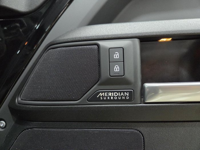 2025 Land Rover Defender 110 P525 V8