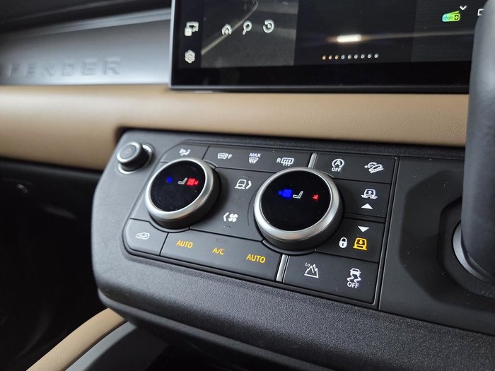 2025 Land Rover Defender 110 P525 V8