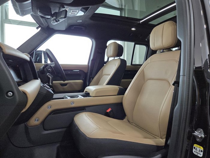 2025 Land Rover Defender 110 P525 V8