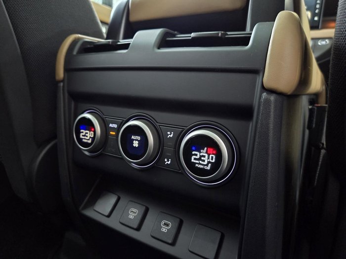 2025 Land Rover Defender 110 P525 V8