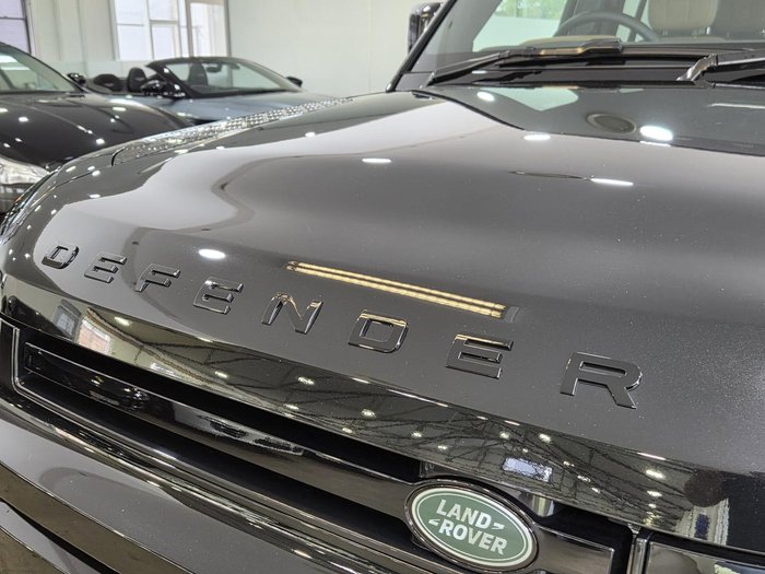 2025 Land Rover Defender 110 P525 V8