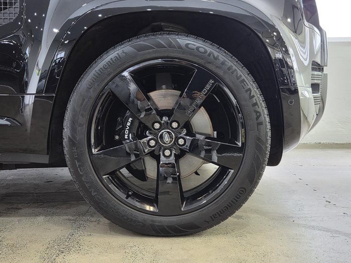 2025 Land Rover Defender 110 P525 V8