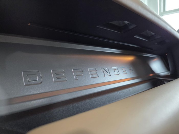 2025 Land Rover Defender 110 P525 V8