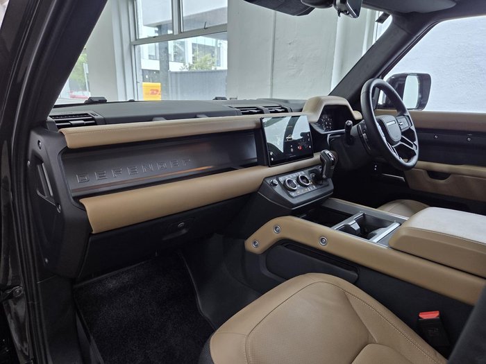 2025 Land Rover Defender 110 P525 V8