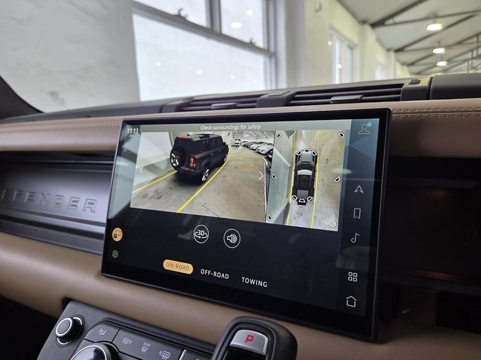 2025 Land Rover Defender 110 P525 V8