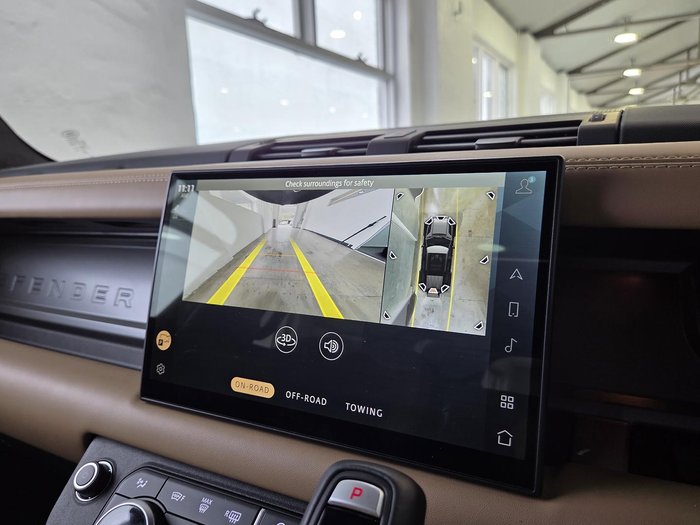 2025 Land Rover Defender 110 P525 V8