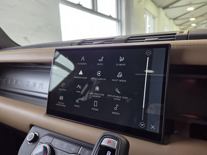 2025 Land Rover Defender 110 P525 V8