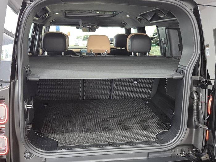 2025 Land Rover Defender 110 P525 V8