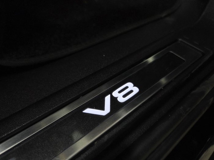 2025 Land Rover Defender 110 P525 V8