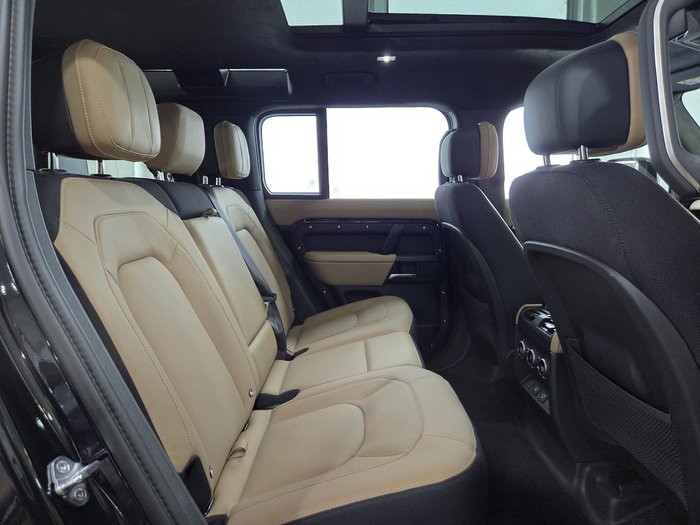 2025 Land Rover Defender 110 P525 V8