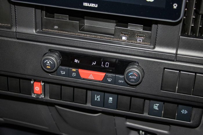 2026 Isuzu N Series NNR 45-150 DT D34 Vanpack