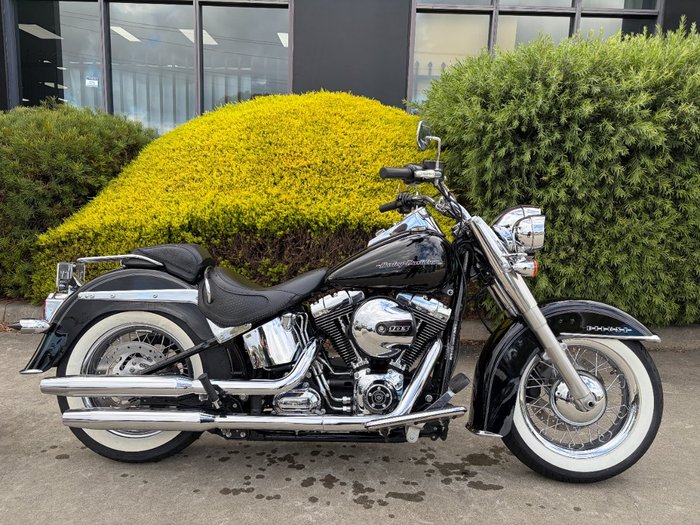 2017 HARLEY-DAVIDSON FLSTN SOFTAIL DELUXE Black