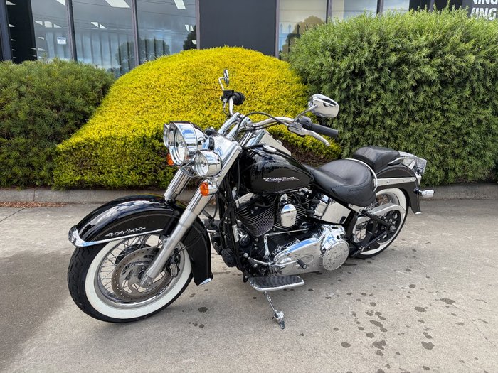 2017 HARLEY-DAVIDSON FLSTN SOFTAIL DELUXE Black