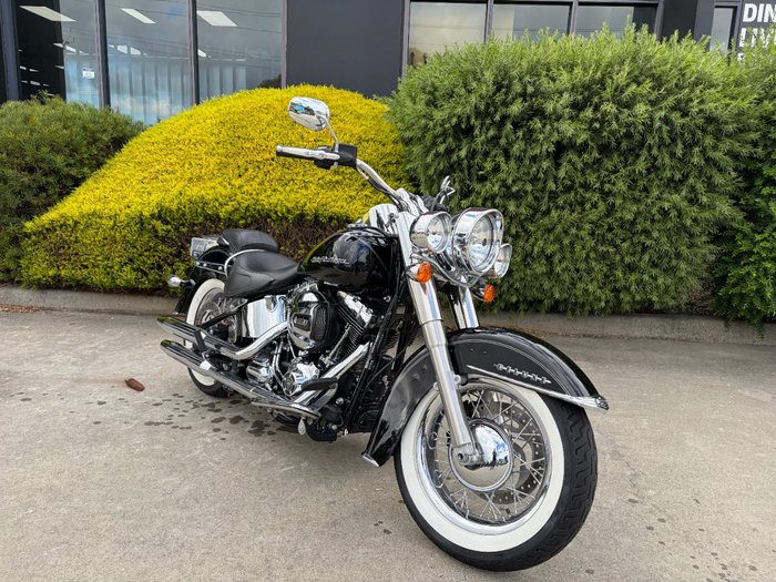 2017 HARLEY-DAVIDSON FLSTN SOFTAIL DELUXE Black