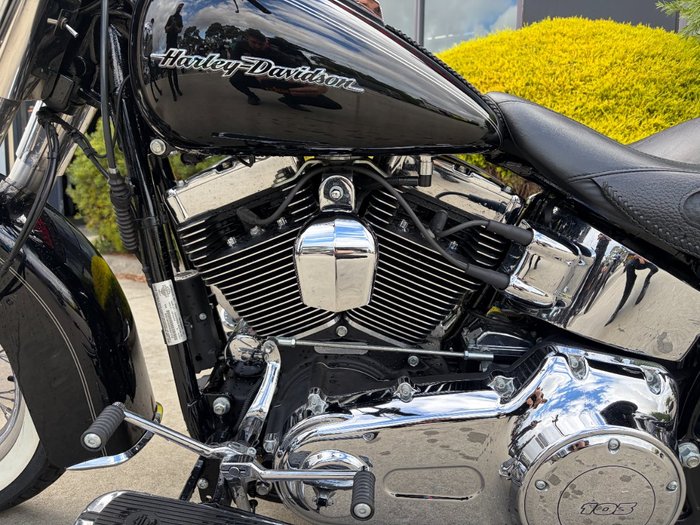 2017 HARLEY-DAVIDSON FLSTN SOFTAIL DELUXE Black