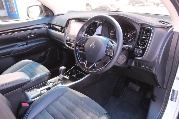 2020 Mitsubishi Outlander LS