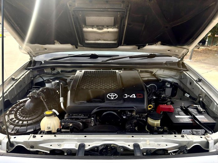 2005 Toyota Hilux SR5 KUN26R MY05 4X4 Sterling Silver