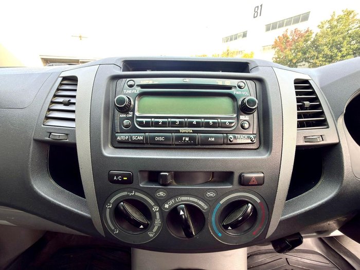 2005 Toyota Hilux SR5 KUN26R MY05 4X4 Sterling Silver