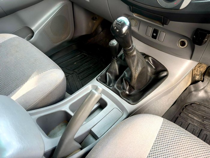 2005 Toyota Hilux SR5 KUN26R MY05 4X4 Sterling Silver