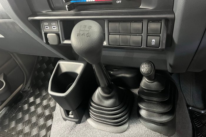 2025 Toyota Landcruiser GXL