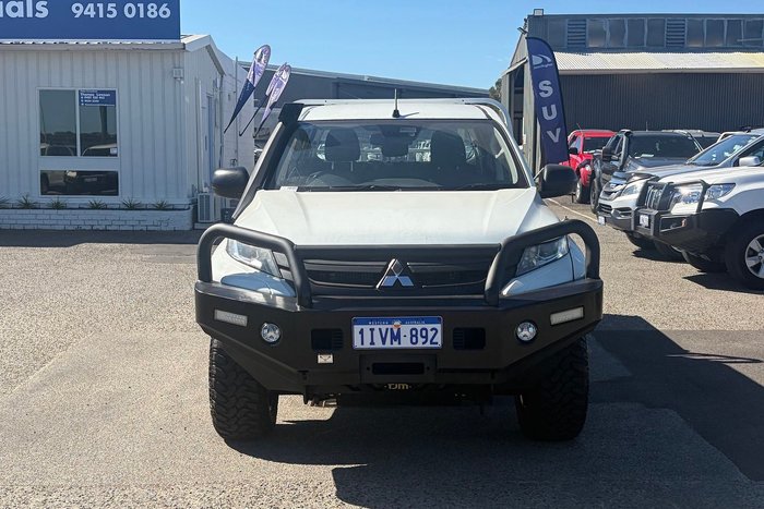 2022 Mitsubishi Triton GLX