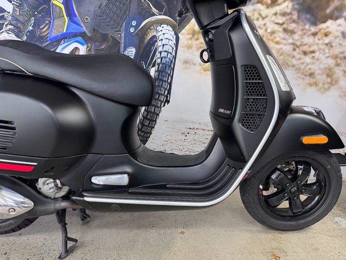2021 VESPA GTS 300ie SUPER BLACK