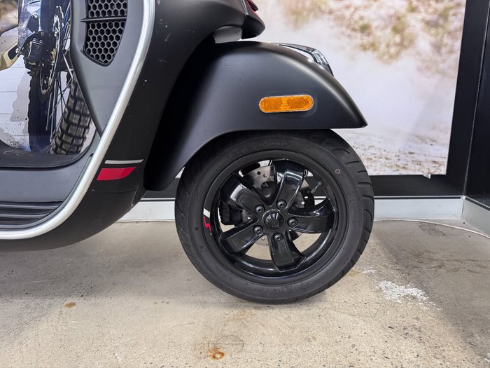 2021 VESPA GTS 300ie SUPER BLACK