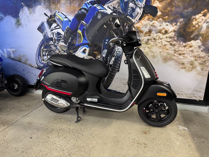 2021 VESPA GTS 300ie SUPER BLACK