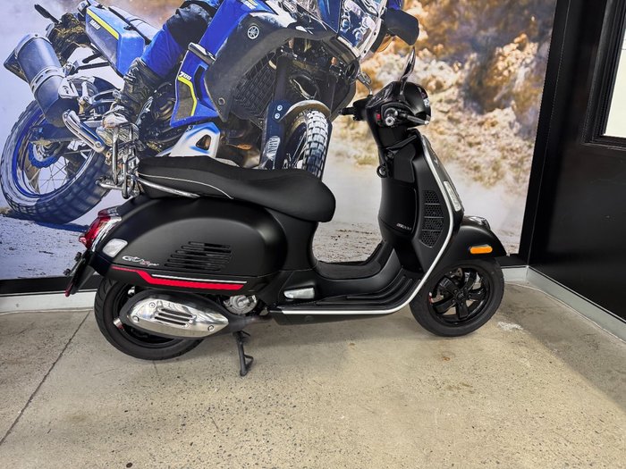 2021 VESPA GTS 300ie SUPER BLACK