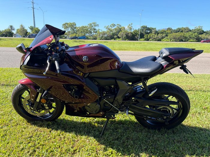 2025 YAMAHA YZF-R7LA Black