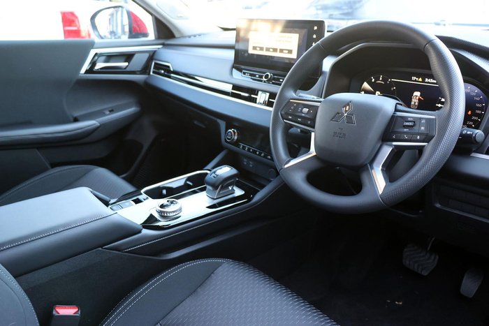 2025 Mitsubishi Outlander ES