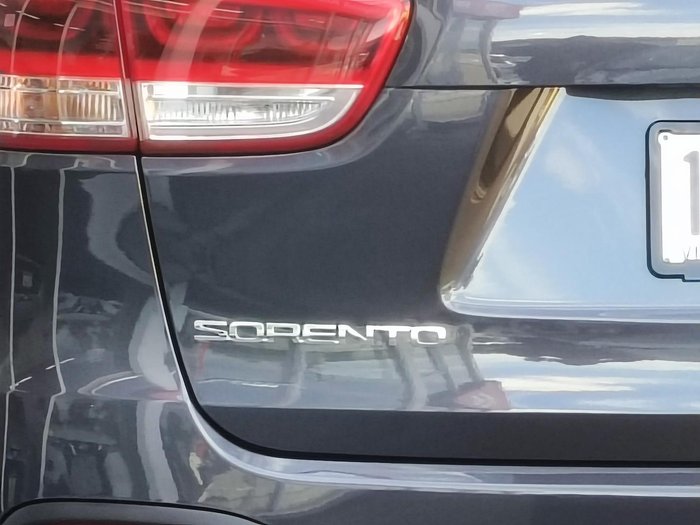 2017 Kia Sorento SLi