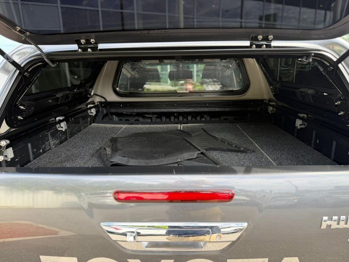 2022 Toyota Hilux SR5