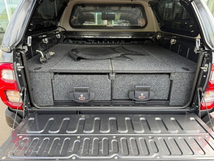 2022 Toyota Hilux SR5