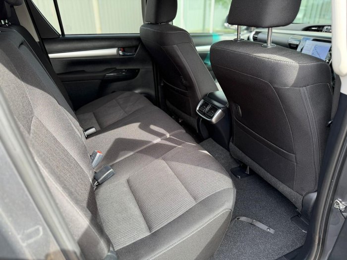 2022 Toyota Hilux SR5