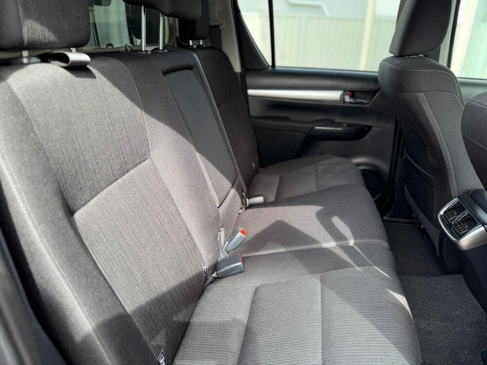 2022 Toyota Hilux SR5