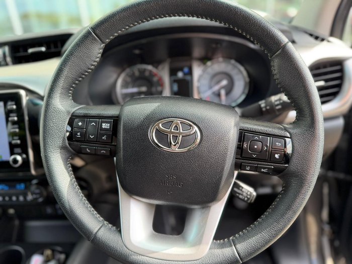 2022 Toyota Hilux SR5