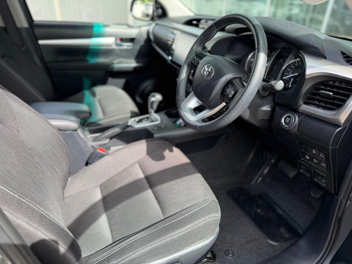 2022 Toyota Hilux SR5