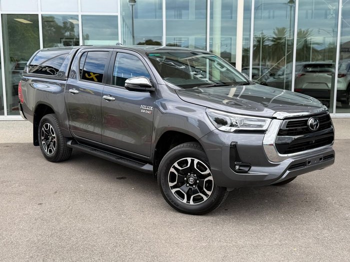 2022 Toyota Hilux SR5