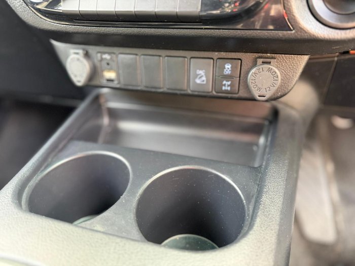 2022 Toyota Hilux SR5
