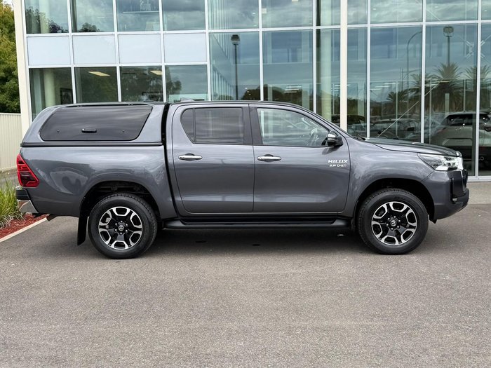 2022 Toyota Hilux SR5