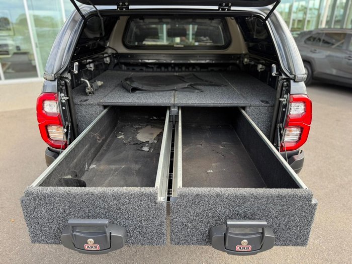 2022 Toyota Hilux SR5